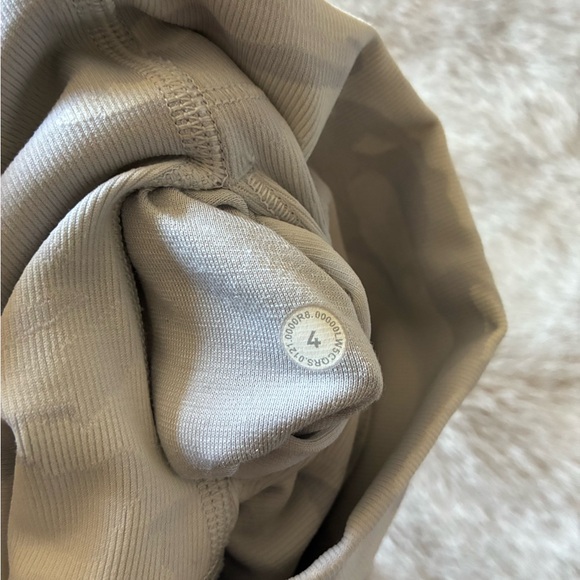 Lululemon Wunder Under High-Rise in Alpine White Starlight Camo 28” - Picture 3 of 4